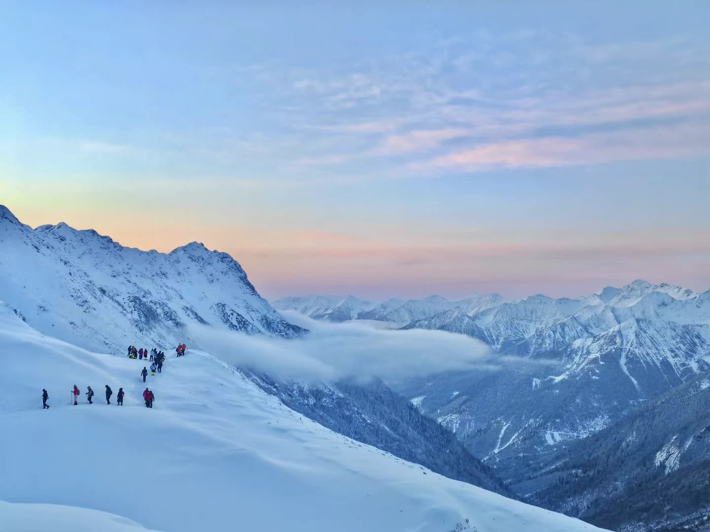 川西雪山群峰全景
